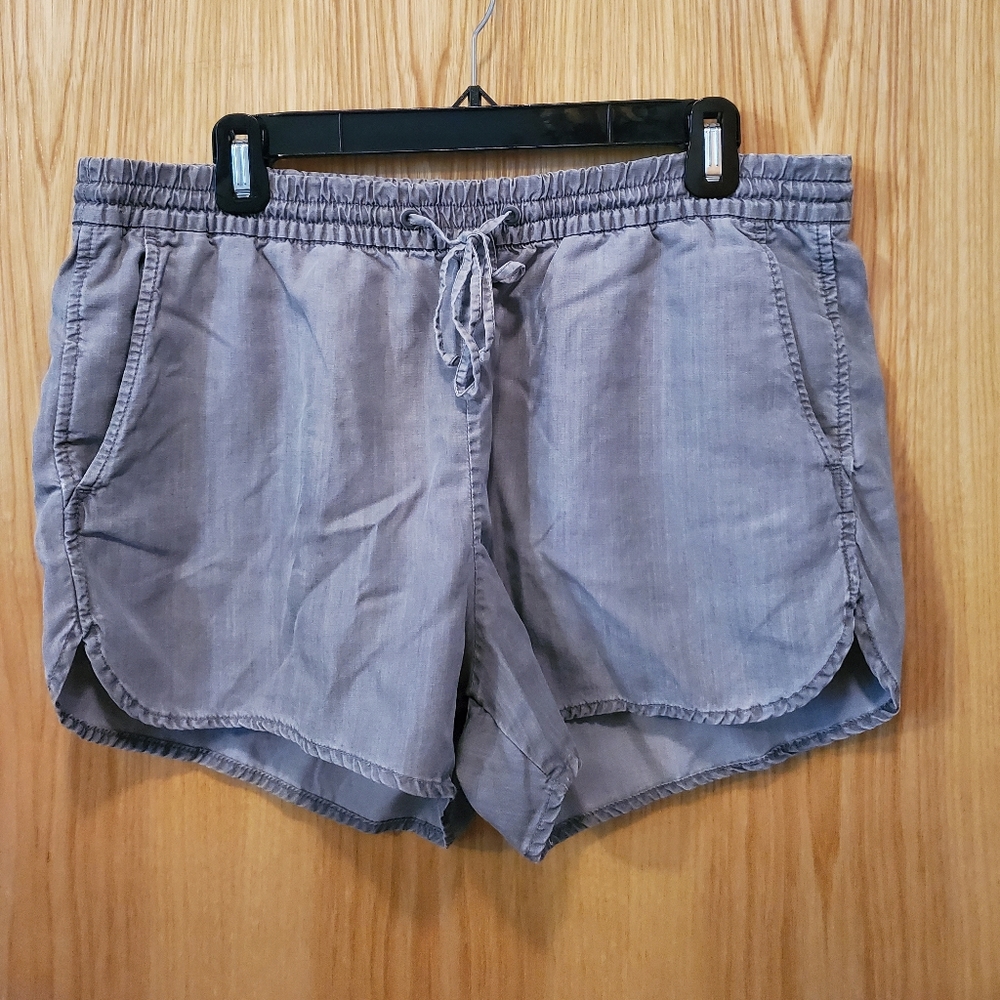 Gap 1968, gray shorts, large